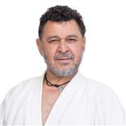 Maestro de Artes Marciales con más de 25 años de experiencia